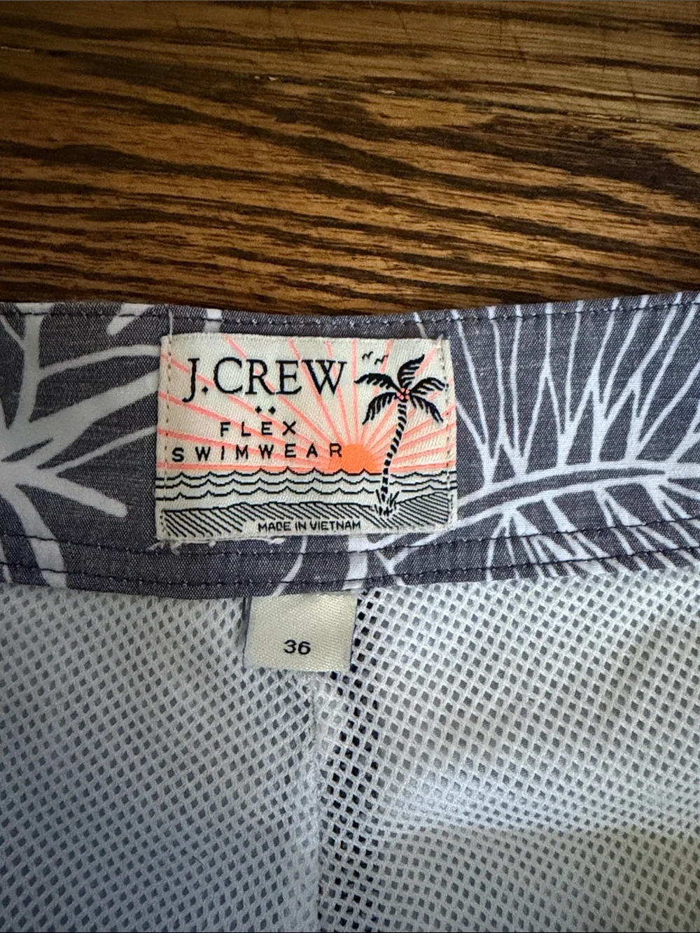 J.Crew Flex Swimwear Men’s Size 36 Gray White Floral Board Shorts Trunks